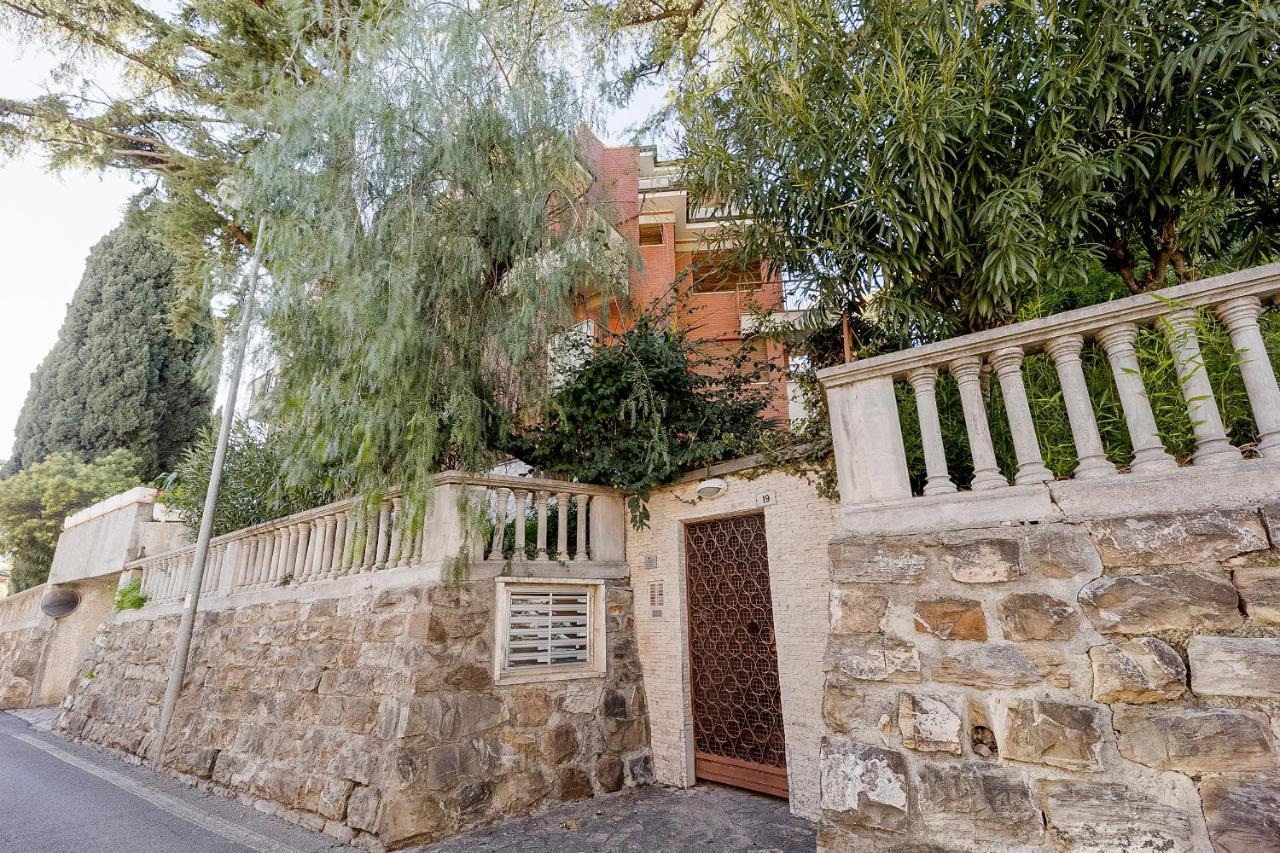Апартаменты Portosole Attic - With Terrace And Private Parking Санремо Экстерьер фото