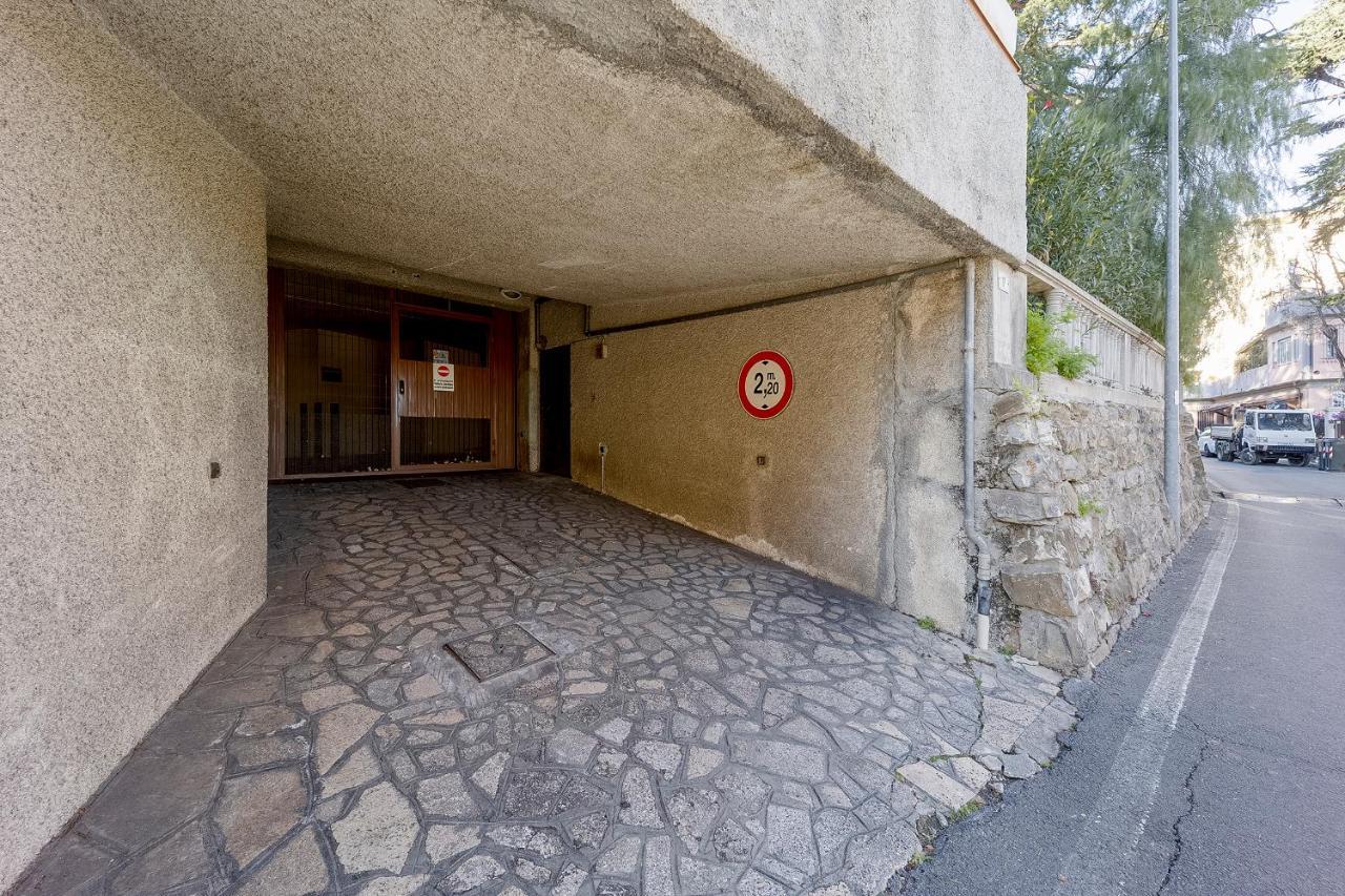 Апартаменты Portosole Attic - With Terrace And Private Parking Санремо Экстерьер фото