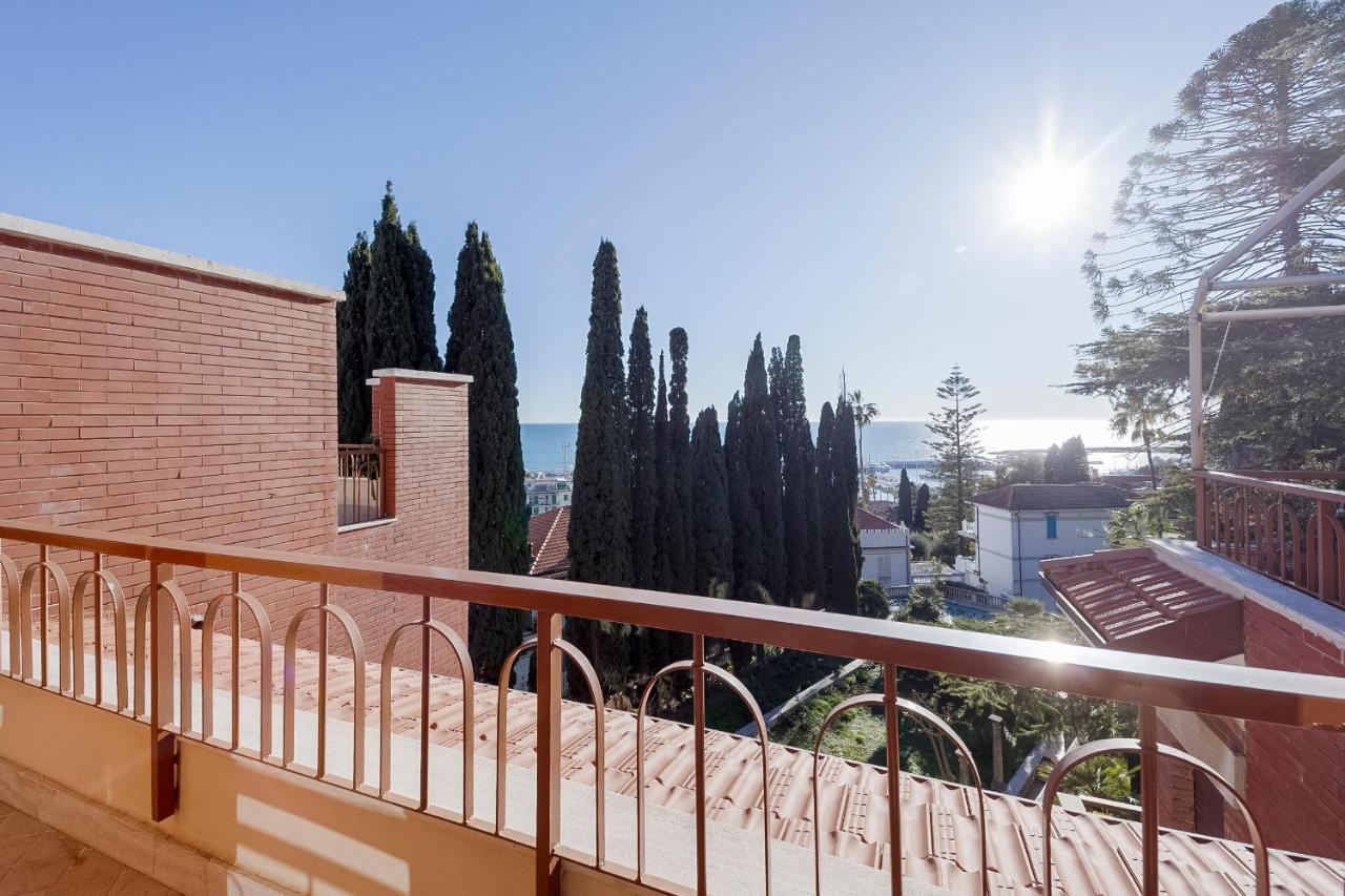 Апартаменты Portosole Attic - With Terrace And Private Parking Санремо Экстерьер фото